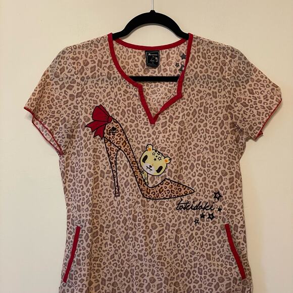 Tokidoki by Koi XS short sleeve scrub top cheetah animal print graphic cotton - Picture 2 of 7